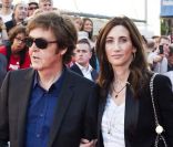 Paul McCartney et Nancy Shevell à l'avant-première de  Living in the Material World : George Harrison , à Londres, le 2 octobre 2011.