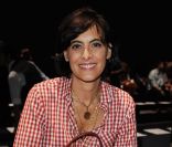 Inès de la Fressange toujours chic. Ici, au défilé Valli le 3 octobre 2011 à Paris 