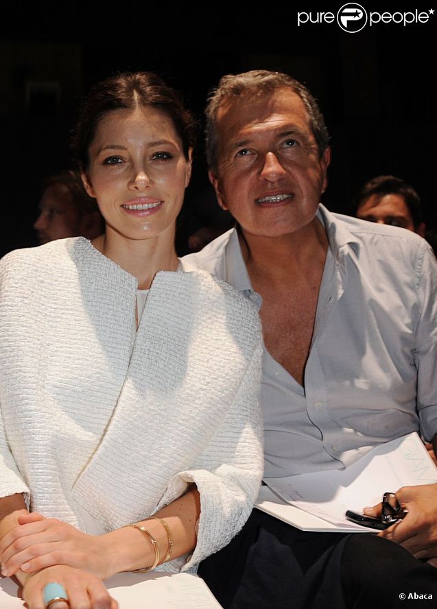 Jessica Biel  et Mario Testino au défilé Giambattista Valli à Paris le 3 octobre 2011