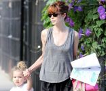 Michelle Monaghan et sa fille Willow, 2 ans et demi, à la sortie de la crèche, à Los Angeles, le 3 octobre 2011