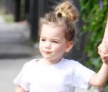 Michelle Monaghan, rousse et sa fille Willow à la sortie de la crèche, à Los Angeles, le 3 octobre 2011