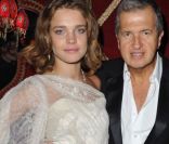 Natalia Vodianova et Mario Testino lors de la soirée Irreverent organisée par Carine Roitfeld, au Raspoutine à Paris. 4 octobre 2011 