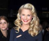 L'avant-première des Marches du Pouvoir de George Clooney, à New-York, le 5 octobre. Le mannequin Christie Brinkley, visiblement enthousiaste. 