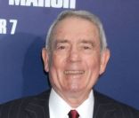 L'avant-première des Marches du Pouvoir de George Clooney, à New-York, le 5 octobre. Le présentateur vedette Dan Rather est venu pour la projection d'un film sur la politique et les médias. 