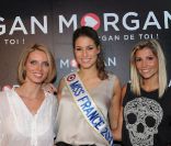 Sylvie Tellier, Laury Thilleman et Alexandra Rosenfeld lors de la soirée Morgan sur les Champs-Elysées à Paris le 6 octobre 2011