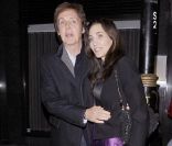 Sir Paul McCartney et Nancy Shevell à la sortie de chez Cecconi's, à Londres, le 7 octobre 2011.