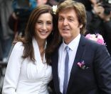 Sir Paul McCartney et Nancy Shevell, amoureux depuis 2007, se sont  mariés dimanche 9 octobre à la mairie de Marylebone, dans le centre de  Londres. C'est le troisième mariage de l'ex-Beatle, 69 ans, le second  pour sa fiancée de 51 ans.