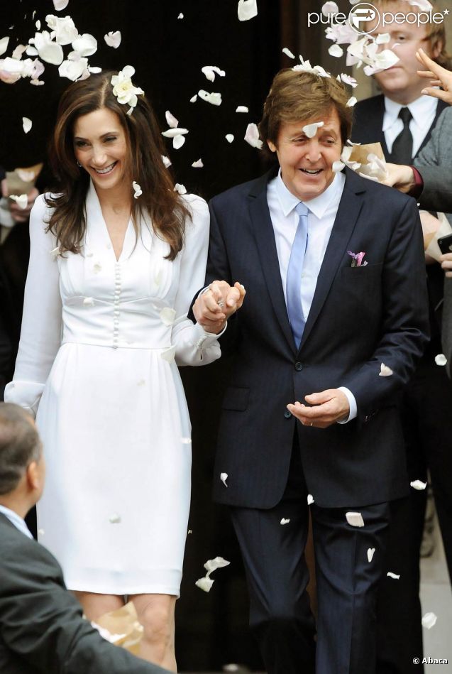  Just married !  Sir Paul McCartney et Nancy Shevell, superbe, se sont   mariés dimanche 9 octobre 2011 à la mairie de  Marylebone, dans le centre de   Londres. 