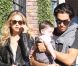 Rachel Zoe avec son fils Skyler lors d'une balade dans les rues de Los Angeles, le 8 octobre 2011