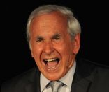 Patrice Laffont sur scène présente son one-man show <em>Je hais les jeunes</em>, à Nice, en mai 2011.