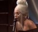 Lady Gaga chante  Yoü and I  sur le plateau de l'émission de Jonathan Ross sur ITV1, le 8 octobre 2011.