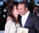 Bérénice Bejo et Jean Dujardin arborant son prix d'interprétation à Cannes en 2011