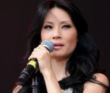 Lucy Liu au concert de hip hop de The Bullits, à Herefordshire, en Angleterre.<br />