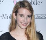 Emma Roberts entre Chace Crawford et Ed Westwick pour une soirée geek
