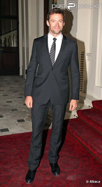 719328-hugh-jackman-a-son-arrivee-a-la-637x0-3