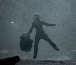 La première image officielle et mystérieuse de Prometheus, avec Charlize Theron
