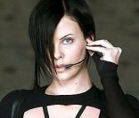Charlize Theron dans Aeon Flux.<br />