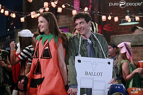 Katie Holmes dans How I met your mother