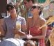 Jessica Alba, une amie, et Honor et Haven chez Mr Bones Pumpkin Patch. Samedi 15 octobre 2011