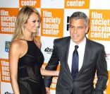 Stacy Keibler et Georges Clooney lors de l\'avant-première du film The Descendants au festival du film de New York le 16 octobre 2011
