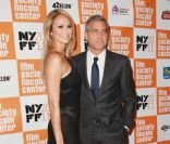 George Clooney pose avec Stacy Keibler lors de l'avant-première du film The Descendants au festival du film de New York le 16 octobre 2011