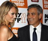 Les amoureux Stacy Keibler et George Clooney, radieux, lors de l\'avant-première du film The Descendants au festival du film de New York le 16 octobre 2011