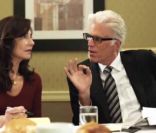 Mary Steenburgen et Ted Danson dans un sketch Funny or die pour l'anniversaire de la fondation Bill Clinton, octobre 2011.