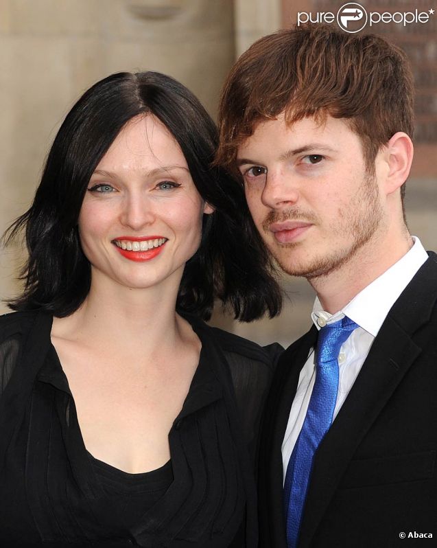 Sophie Ellis-Bextor et son mari Richard Jones attendent leur troisième enfant pour le printemps 2012. La chanteuse anglaise l'a annoncé elle-même sur son site officiel le 20 octobre 2011.