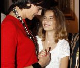 Inès de la Fressange et Violette d'Urso, son adorable fille, lors de la soirée du magazine Tag Mag et Roger Vivier à Paris le 20 octobre 2011