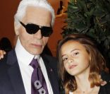 Karl Lagerfeld et Violette d'Urso lors de la soirée du magazine Tag Mag et Roger Vivier à Paris le 20 octobre 2011