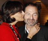 Inès de la Fressange et son compagnon Denis Olivennes lors de la soirée du magazine Tag Mag et Roger Vivier à Paris le 20 octobre 2011