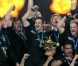Les All Blacks et leur capitaine Richie McCaw ont remporté la Coupe du monde de rugby en résistant aux Français lors de la finale remportée 8-7 le 23 octobre 2011