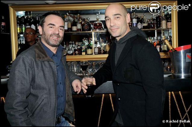 Bruno Solo et Jean-Marc Barr en avril 2009 à Paris  