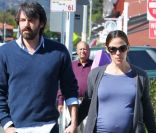 Jennifer Garner lors d\'une balade et d\'un déjeuner romantique avec son mari Ben Affleck à Brentwood, Los Angeles, le 27 octobre 2011