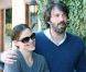 Jennifer Garner lors d'une balade et d'un déjeuner romantique avec son mari Ben Affleck à Brentwood, Los Angeles, le 27 octobre 2011. Le couple est plus complice que jamais.  