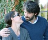 Un couple très complice : Jennifer Garner lors d'une balade et d'un déjeuner romantique avec son mari Ben Affleck à Brentwood, Los Angeles, le 27 octobre 2011