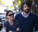 Jennifer Garner lors d'une balade et d'un déjeuner romantique avec son  mari Ben Affleck à Brentwood, Los Angeles, le 27 octobre 2011