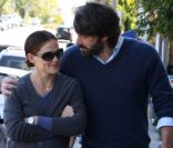 Jennifer Garner lors d'une balade et d'un déjeuner romantique avec son  mari très attentionné Ben Affleck à Brentwood, Los Angeles, le 27 octobre 2011
