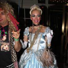 Gwen Stefani arrive à une soirée d'Halloween déguisée en Cendrillon le 29 octobre 2011