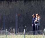 Nicolas et Carla Sarkozy avec leur petite Giulia à La Lanterne, le 31 octobre 2011