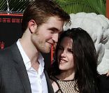 Robert Pattinson et Kristen Stewart au Grauman\'s Chinese Theater de Los Angeles, le 3 novembre 2011.