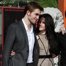 Robert Pattinson et Kristen Stewart au Grauman's Chinese Theater de Los Angeles, le 3 novembre 2011.