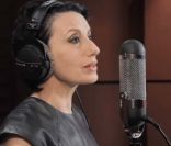 Luz Cazal rend hommage à Gilbert Bécaud dans l'album Bécaud, Et maintenant, attendu le 5 décembre 2011.