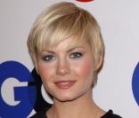 Elisha Cuthbert : coupe garçonne mais toujours aussi séduisante en décembre 2007 à Los Angeles<br />