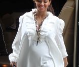 Beyoncé Knowles, bien enceinte de six mois à New York le 3 novembre 2011.