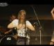 Courtney Love dévoile sa poitrine sur scène avec son groupe Hole à Sao Paolo au Brésil en novembre 2011