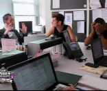 Kamel s'endort pendant le rendez-vous professionnel de Guillaume dans Les Anges de la télé-réalité 3 le lundi 14 novembre 2011 sur NRJ 12
