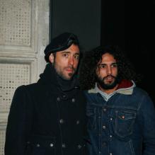 Charlie Winston et un ami lors du 35e anniversaire du magazine Premiere, le 14 novembre 2011.