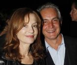  Isabelle Huppert et Hervé Chandes, directeur de la Fondation Cartier, au concert exceptionnel de Patti Smith et David Lynch organisé à la Fondation Cartier, à Paris, le 28 octobre 2011. 