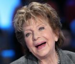Marthe Mercadier sur le plateau de l'émission Vendredi sur un plateau !, diffusée le 18 novembre 2011 sur France 3